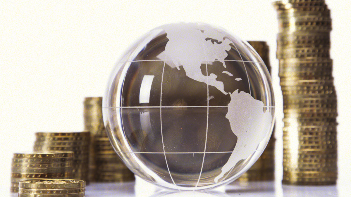 The Investor’s Toolkit: From Deposits to Derivatives